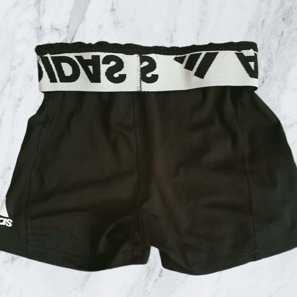 Like New Adidas Fitted Athletic Shorts w/ MeshPockets & Logo on Waistband/front